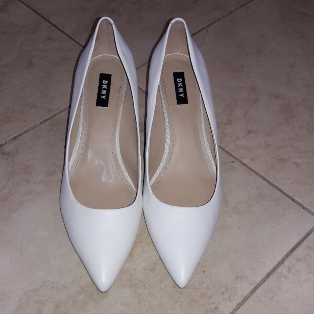 Pointy toe white block heel